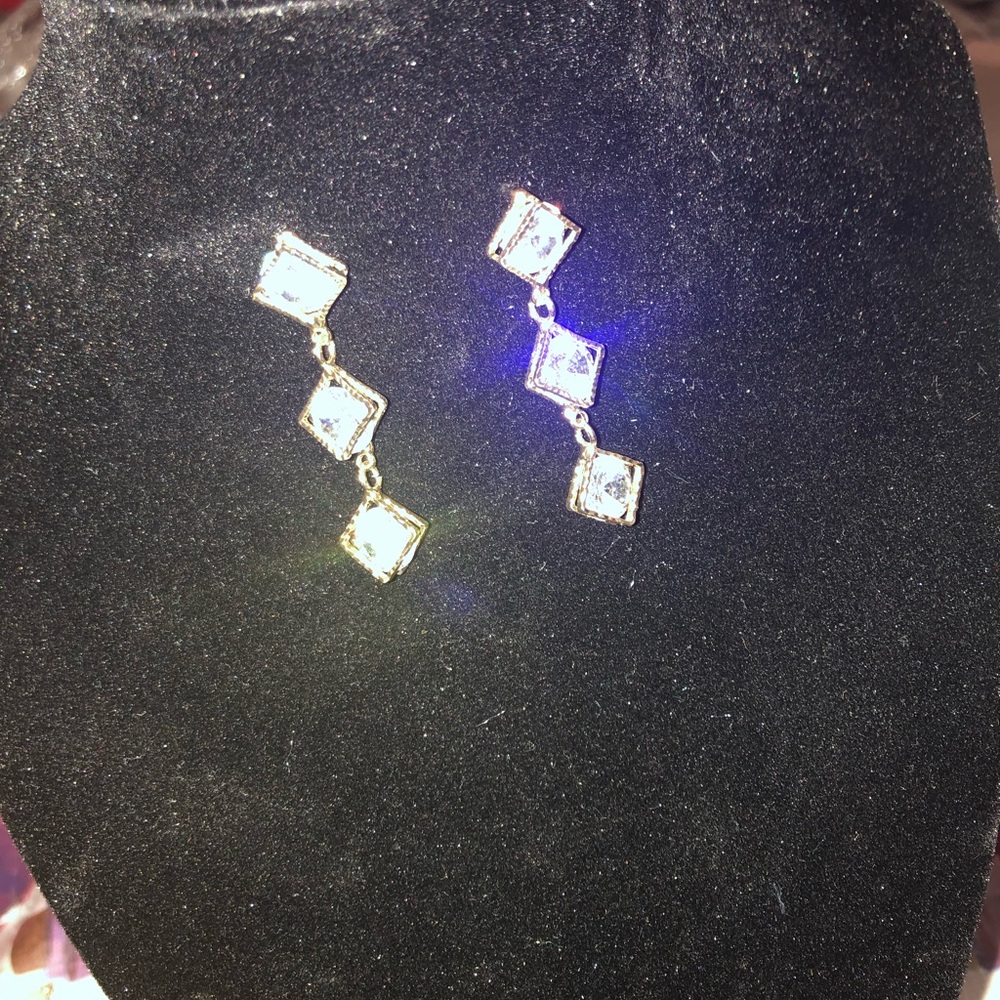 Diamond-colored drop earrings